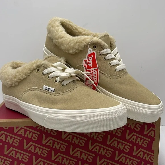 Vans WMNS Tan Fleece-Lined Sneakers Authentic Sherpa
Cozy Hug Mojave Desert - Picture 4 of 16